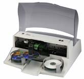 Der Primera Disc Publisher II brennt und druckt in einem Arbeitsgang bis zu 50 CD oder DVD am PC oder MAC optional auch &uuml;ber das Netzwerk. Der DiscPublisher II ist auch als AutoPrinter nur f&uuml;r den automatisierten Tintendruck ohne Brennerlaufwerk erh&auml;ltlich